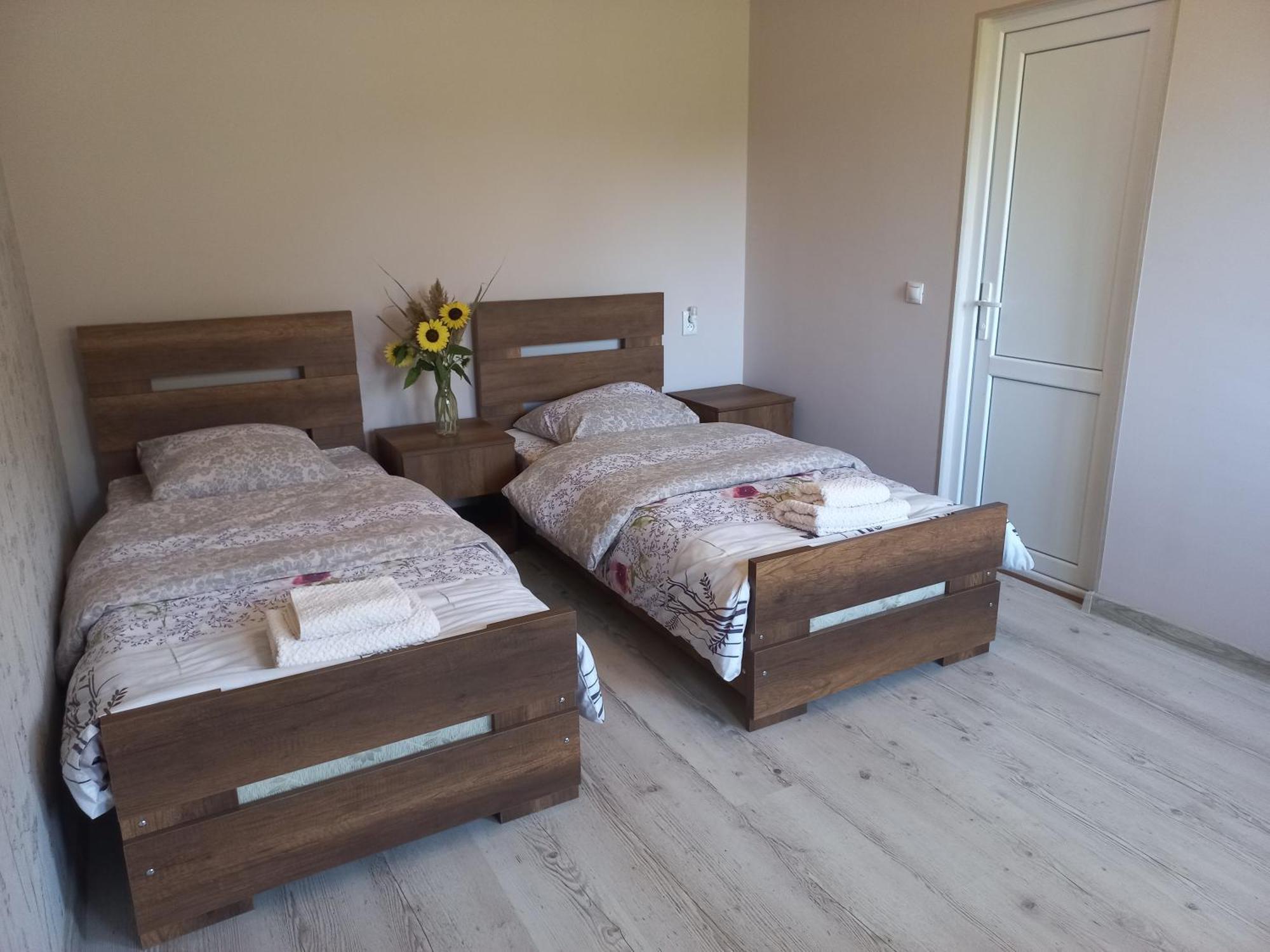 Bee House Hotell Pia Eksteriør bilde