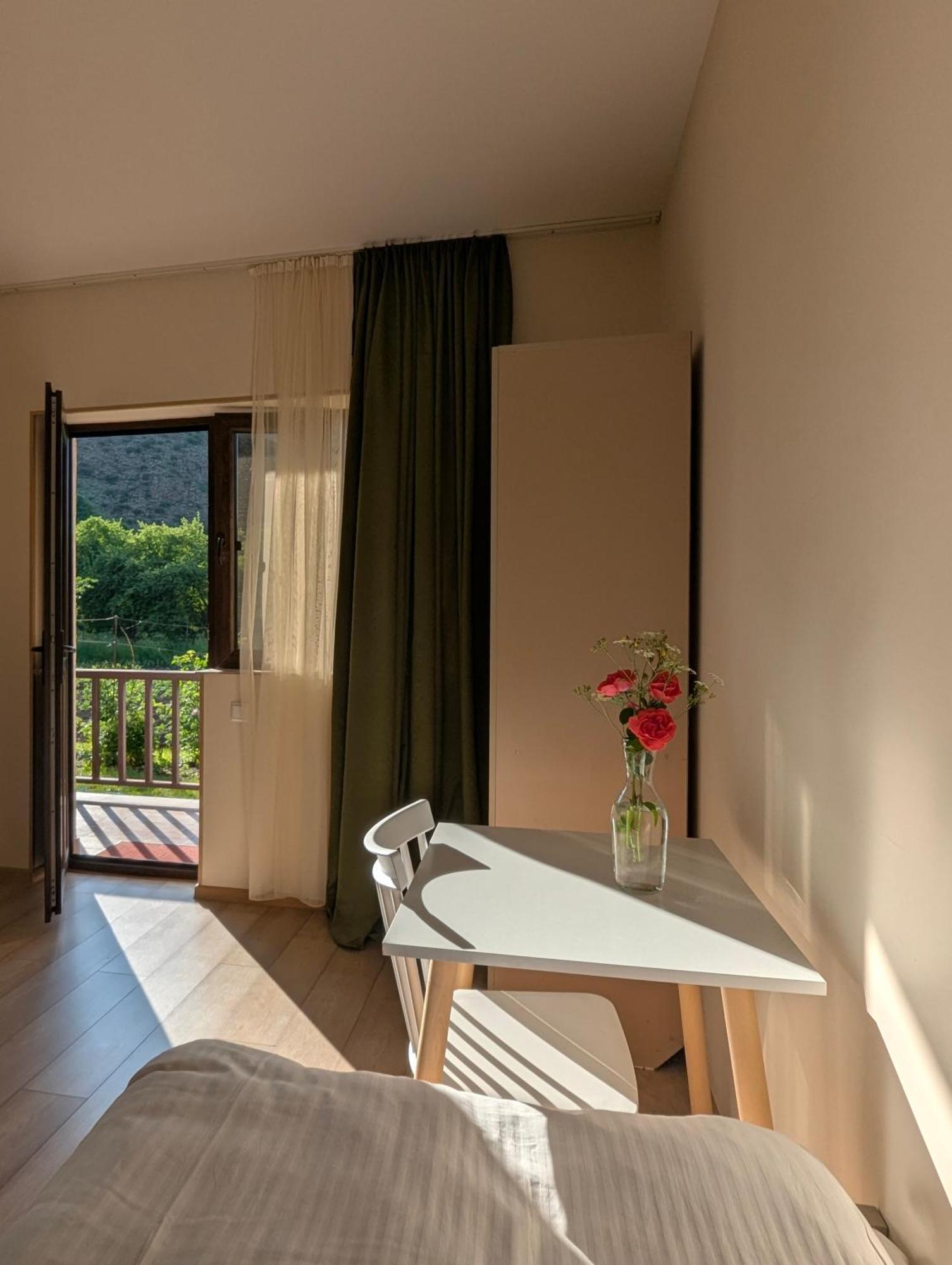 Bee House Hotell Pia Eksteriør bilde